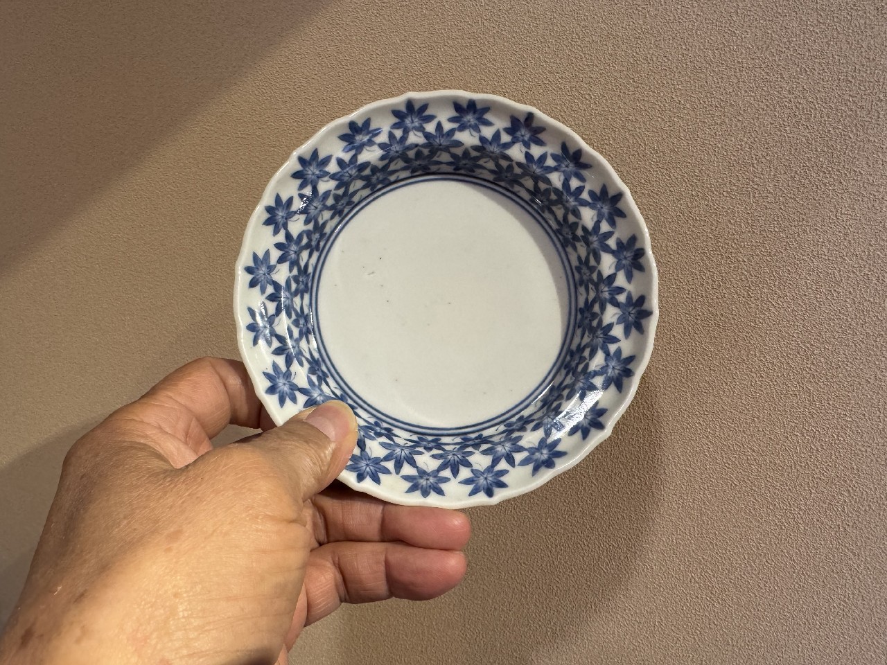 【最上作品❗️】江戸時代中期　元禄～享保　藍柿右衛門　染付　花の図　輪花皿　5客 有田焼 - 【最上作品❗️】江戸時代中期 元禄～享保 藍柿右衛門