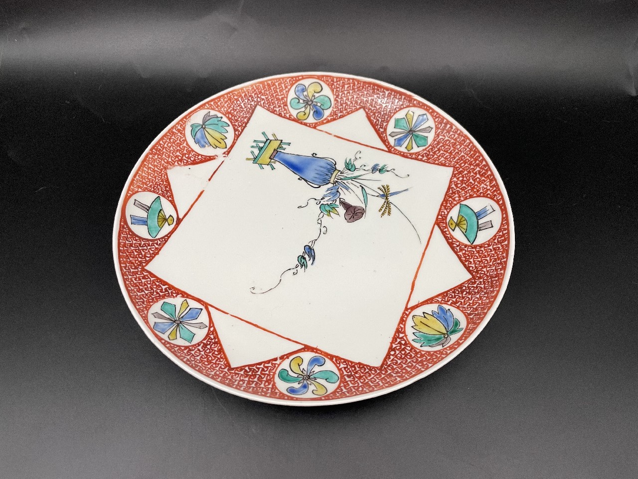 初代徳田八十吉作　飾皿　色絵山水文 | 九谷焼と和食器の通販サイト | 金沢老舗【九谷焼諸江屋】
